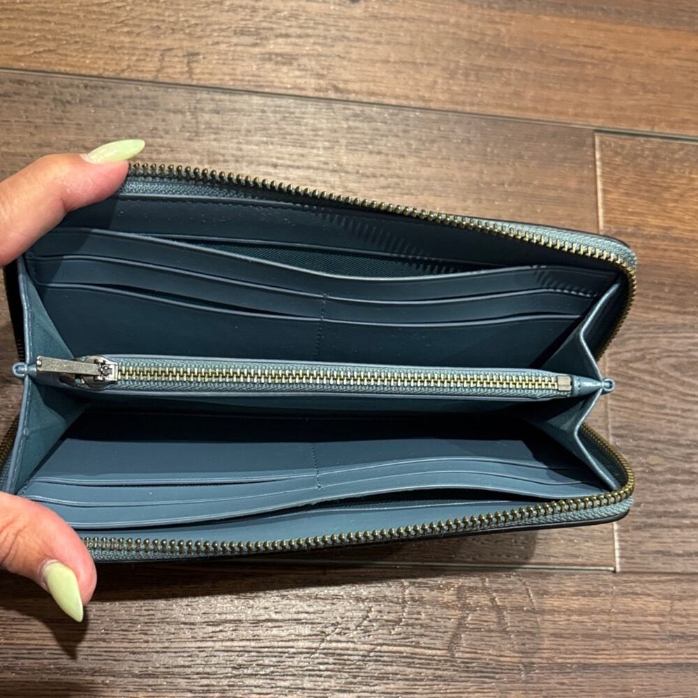Coach Pre Owned Blue Leather Zip Wallet with Silver Logo few hairline marks. - Picture 5 of 12